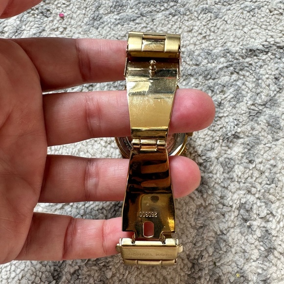 Michael Kors “Watch Hunger Stop” watch - Picture 5 of 8